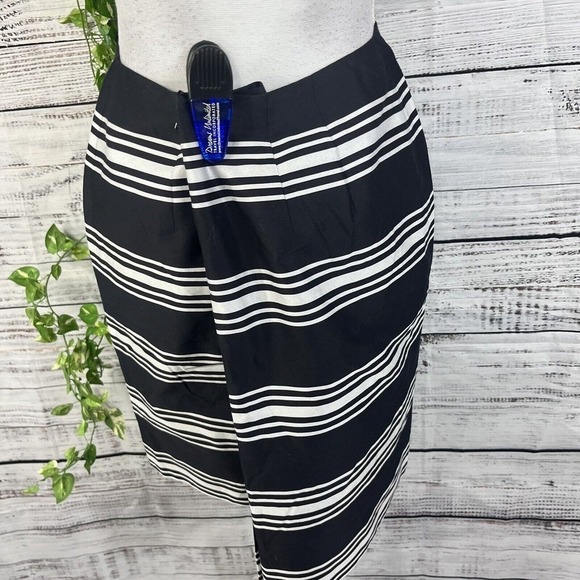 Talbots Skirt size 14 Pet Black White Striped Straight Church Career Above Knee - Picture 10 of 11